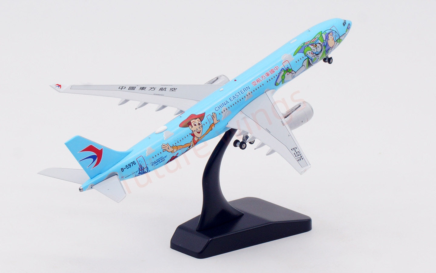 1:400 Aviation400 China Eastern Airlines A330-300 B-5976 Aircraft Model Free Tractor+Stand