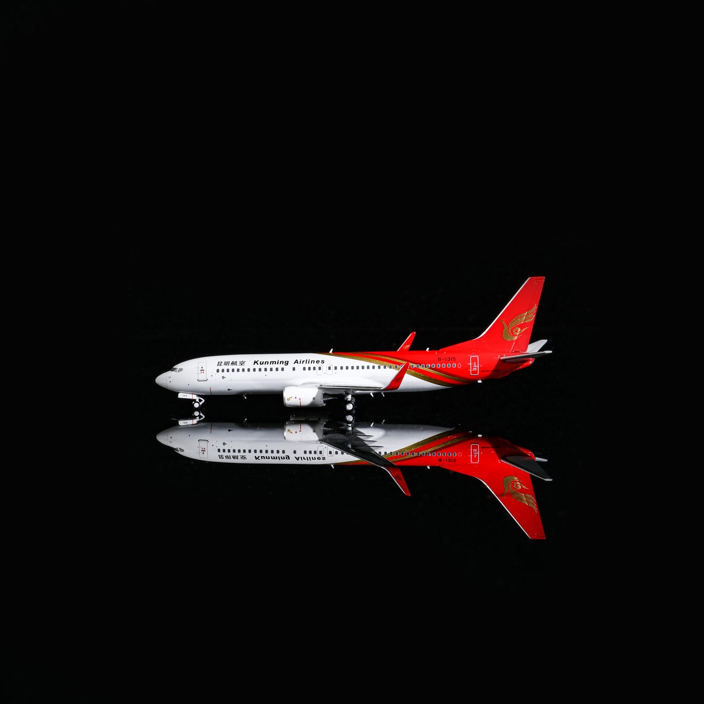1:400 AeroPolaris Kunming Airlines B737-800 B-1315 Aircraft Model+Free Tractor