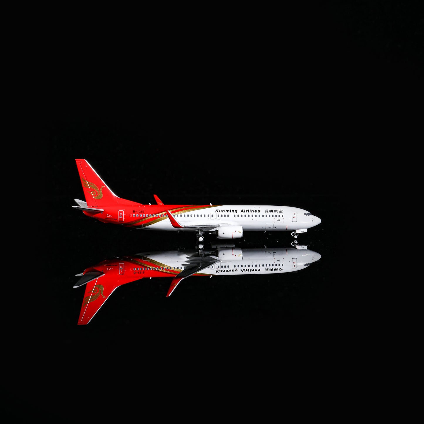 1:400 AeroPolaris Kunming Airlines B737-800 B-1315 Aircraft Model+Free Tractor
