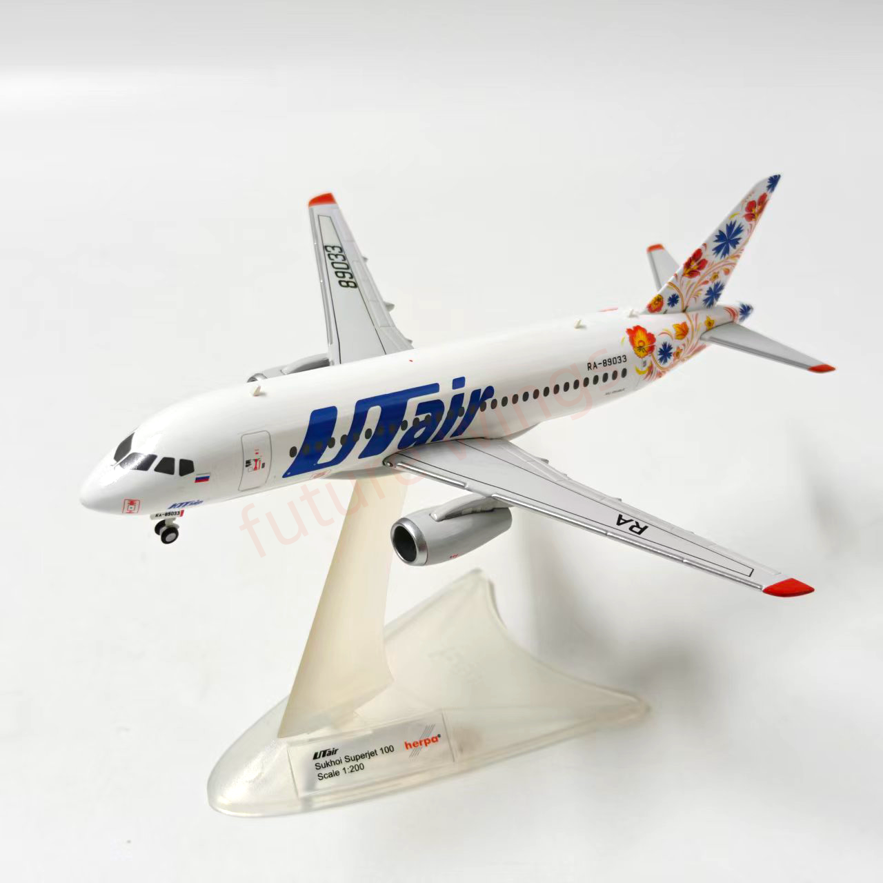 1:200 Herpa Wings 572897 SUKHOI Superjet 100 UTair Express RA-89033 Diecast Aircraft Model