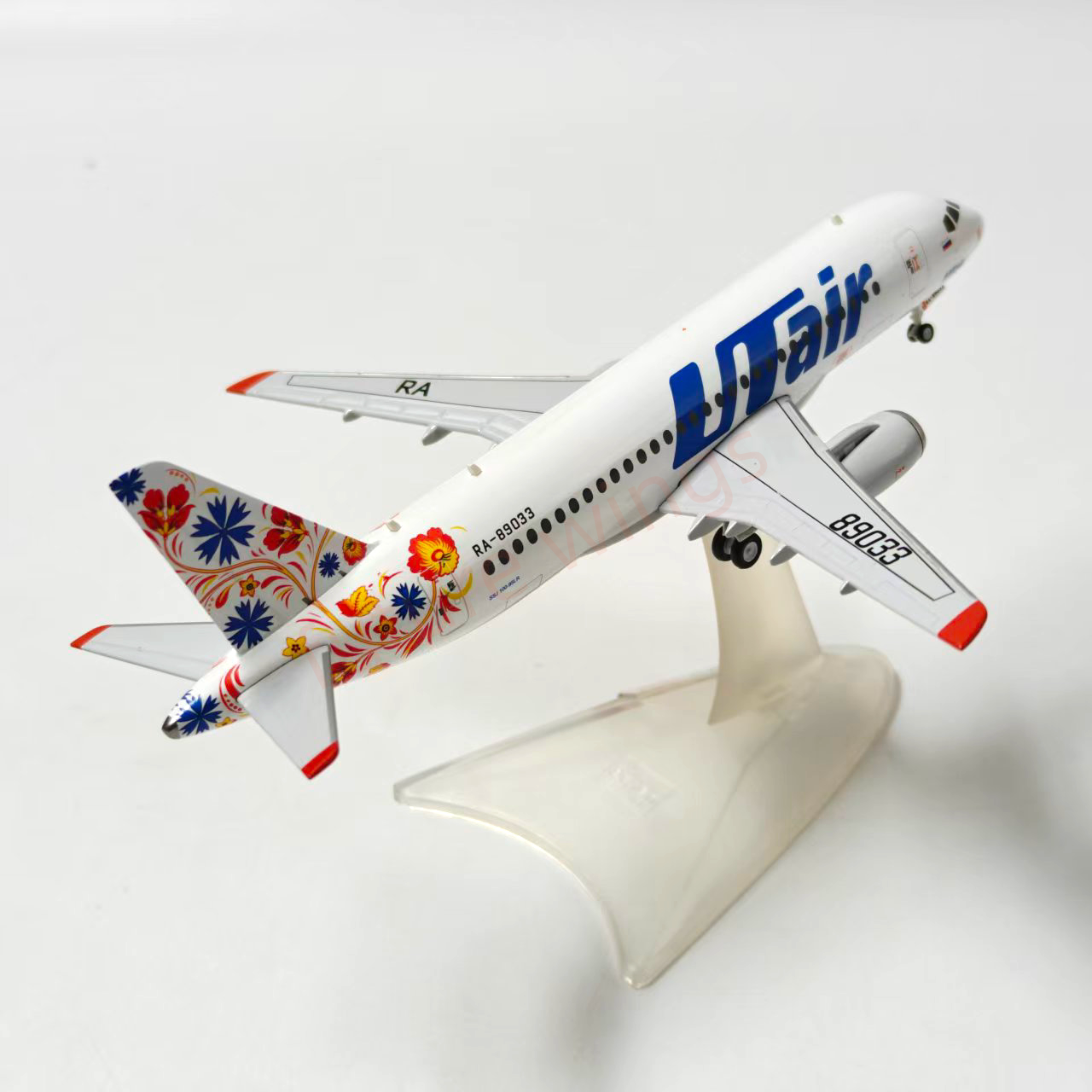 1:200 Herpa Wings 572897 SUKHOI Superjet 100 UTair Express RA-89033 Diecast Aircraft Model