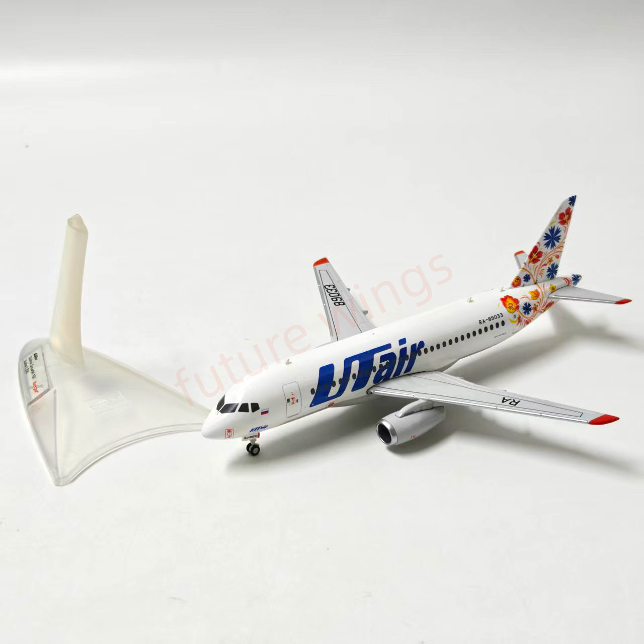1:200 Herpa Wings 572897 SUKHOI Superjet 100 UTair Express RA-89033 Diecast Aircraft Model
