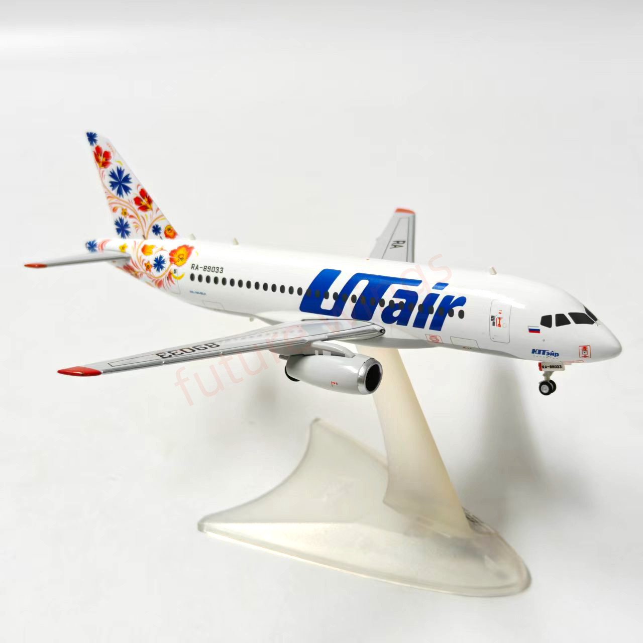 1:200 Herpa Wings 572897 SUKHOI Superjet 100 UTair Express RA-89033 Diecast Aircraft Model