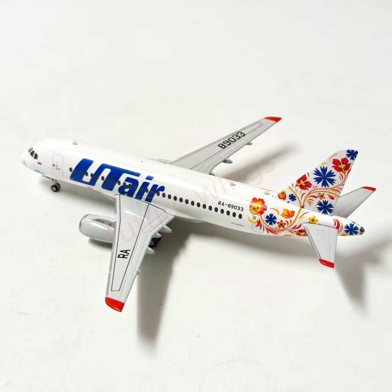 1:200 Herpa Wings 572897 SUKHOI Superjet 100 UTair Express RA-89033 Diecast Aircraft Model