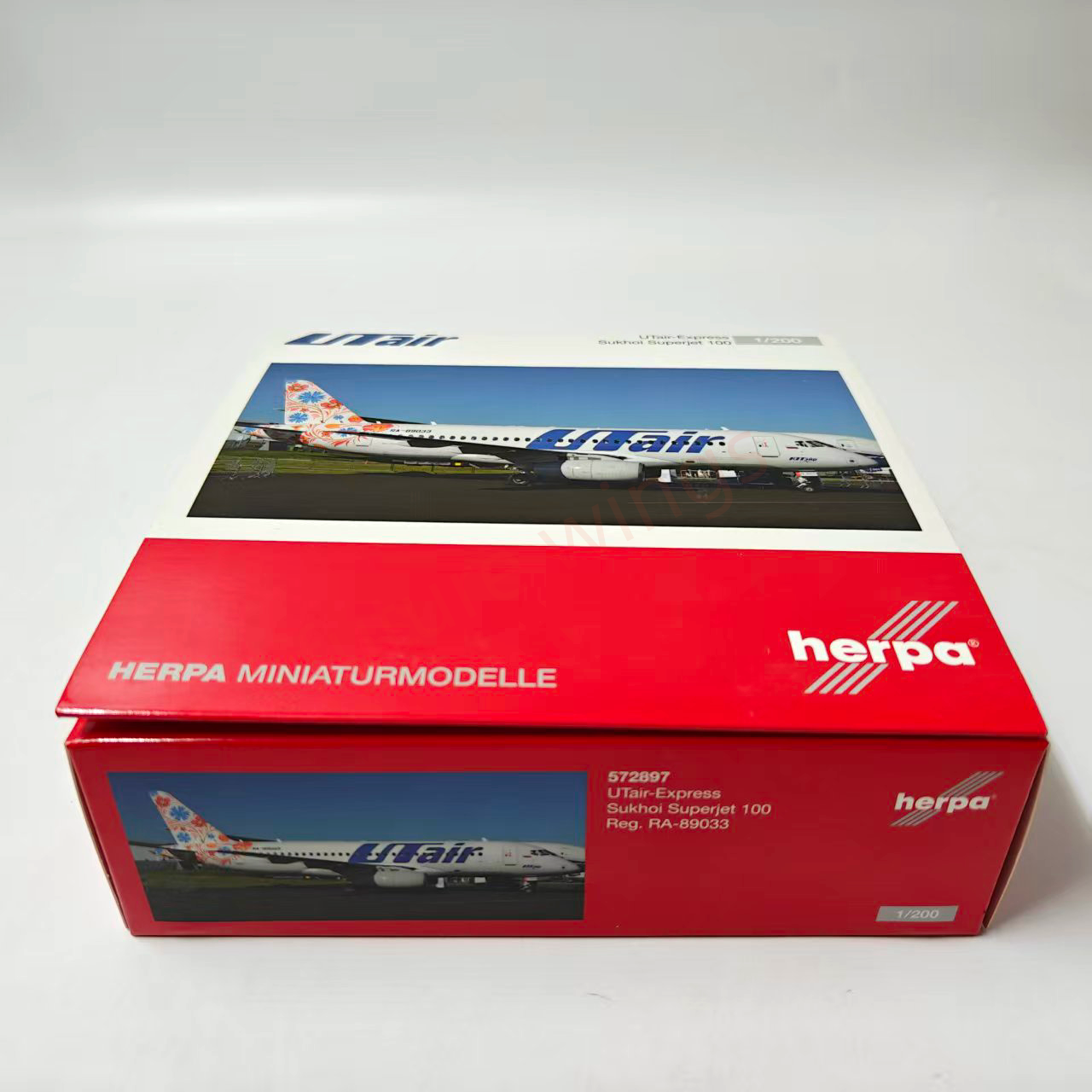 1:200 Herpa Wings 572897 SUKHOI Superjet 100 UTair Express RA-89033 Diecast Aircraft Model