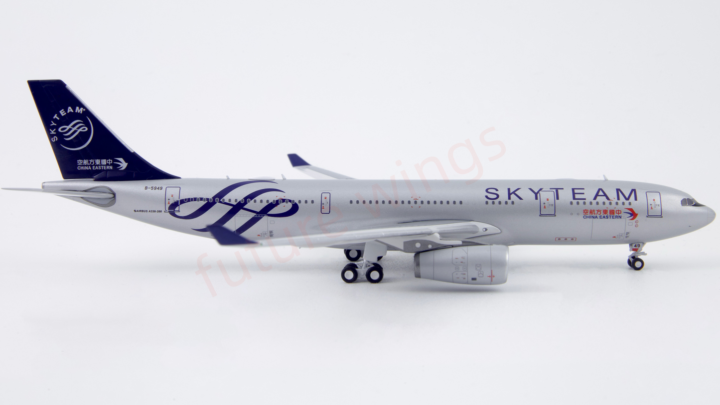 1:400 Kylin Models China Eastern Airlines A330-200 B-5949 "SKYTEAM" Aircraft Model+Free Tractor