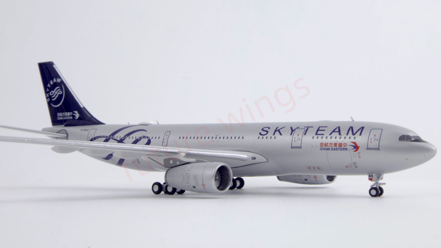1:400 Kylin Models China Eastern Airlines A330-200 B-5949 "SKYTEAM" Aircraft Model+Free Tractor