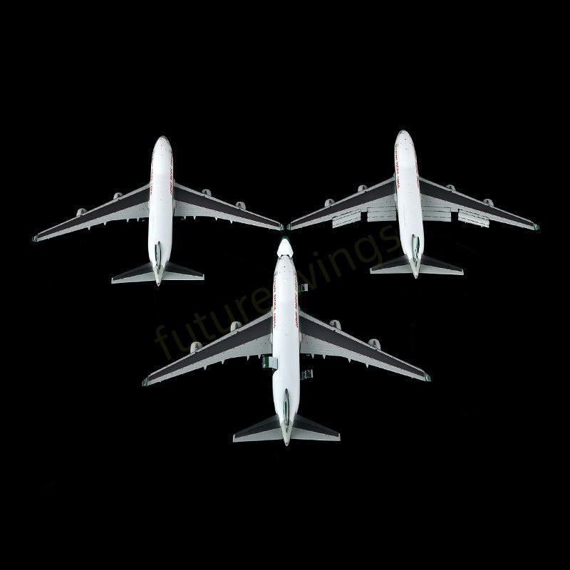 1:400 YY Wings Cathay Pacific Cargo B747-400F VR-HUH Aircraft Model Free Tractor+Stand