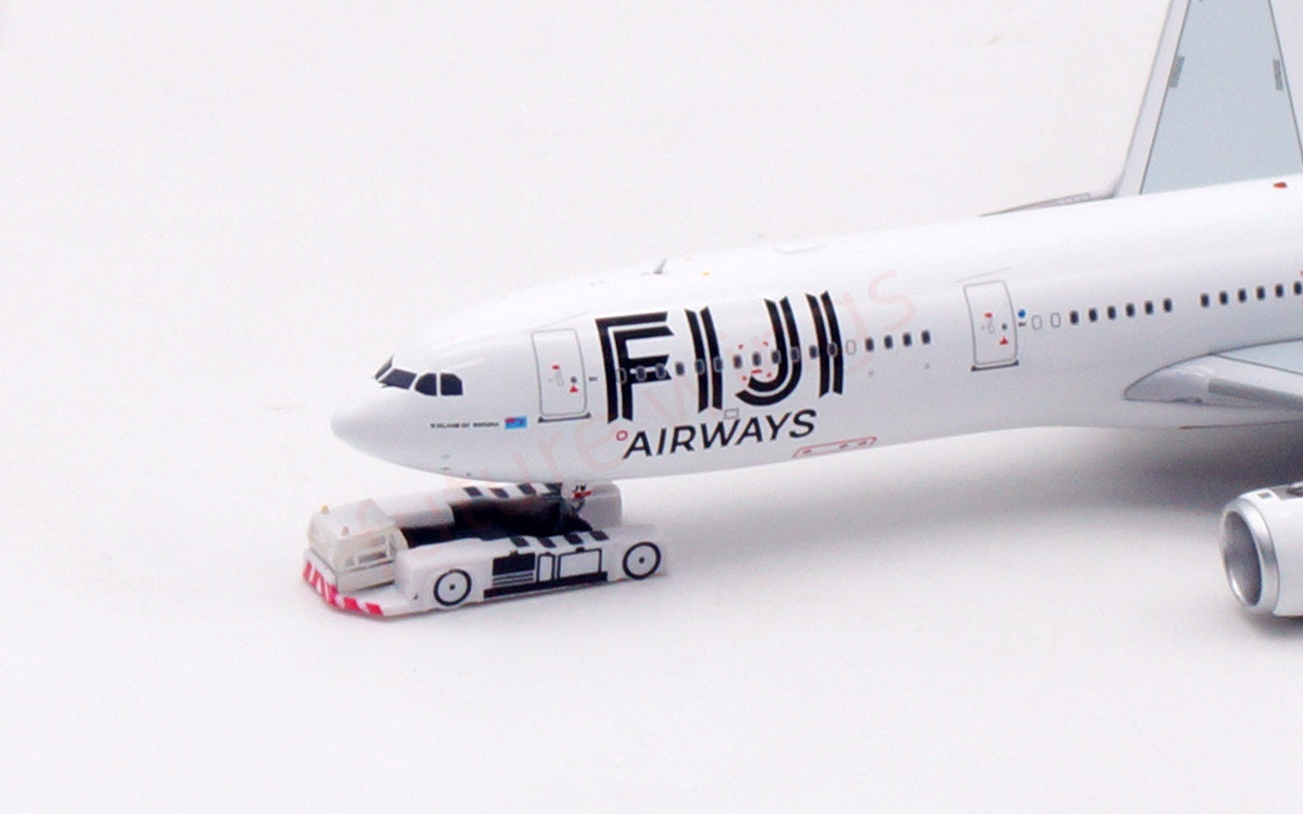 1:400 Aviation400 Fuji Airways A330-300 DQ-FJW Aircraft Model Free Tractor+Stand