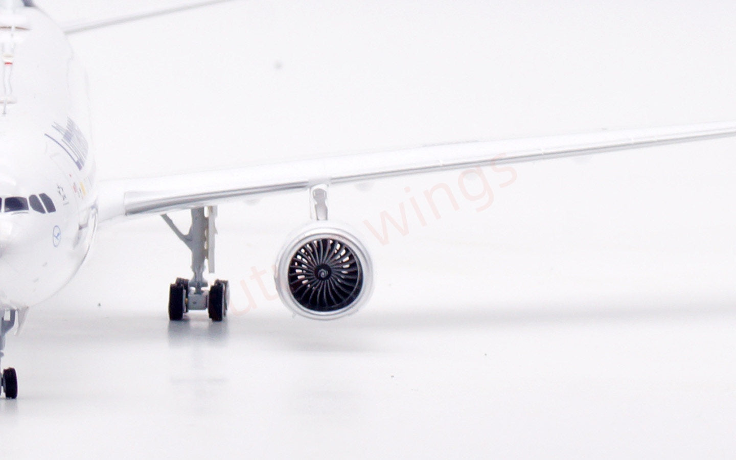 1:200 B-Models（InFlight200) Lufthansa Airlines A330-300 D-AIKR Aircraft Model With Stand