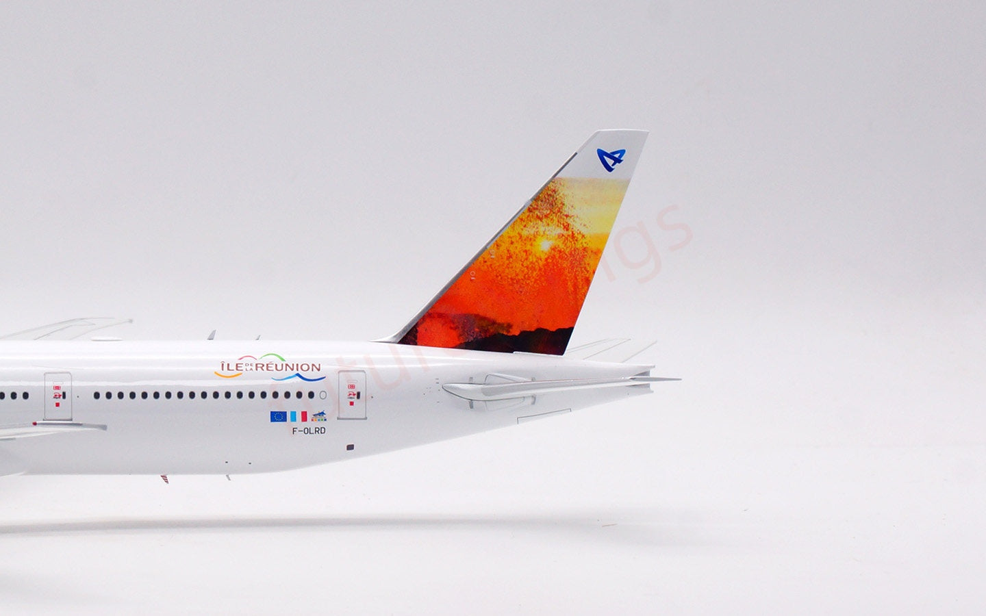 1:200 InFlight200 Air Austral B777-300ER F-OLRD Diecast Aircraft Model