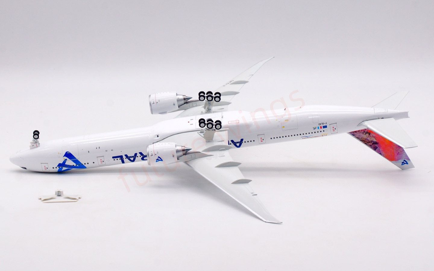 1:200 InFlight200 Air Austral B777-300ER F-OLRD Diecast Aircraft Model