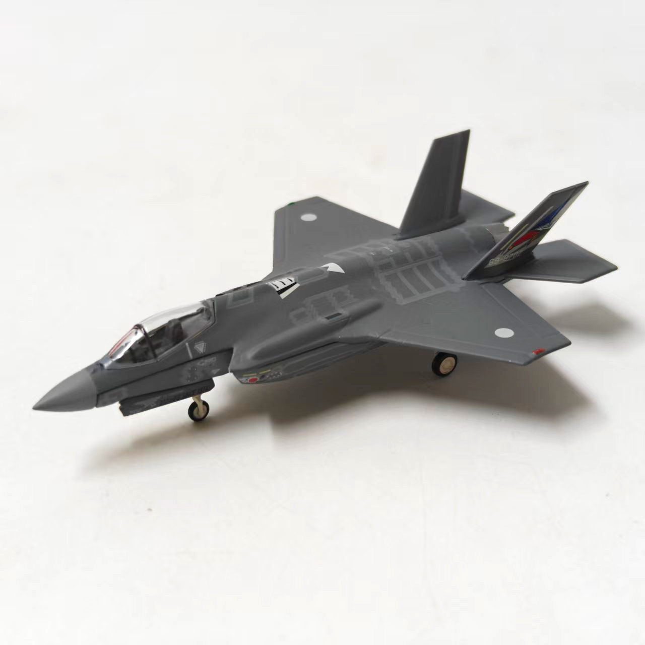 1:400 Herpa Wings 573597 Janpan Air Force F-35 69-8702 Diecast Aircraft Model