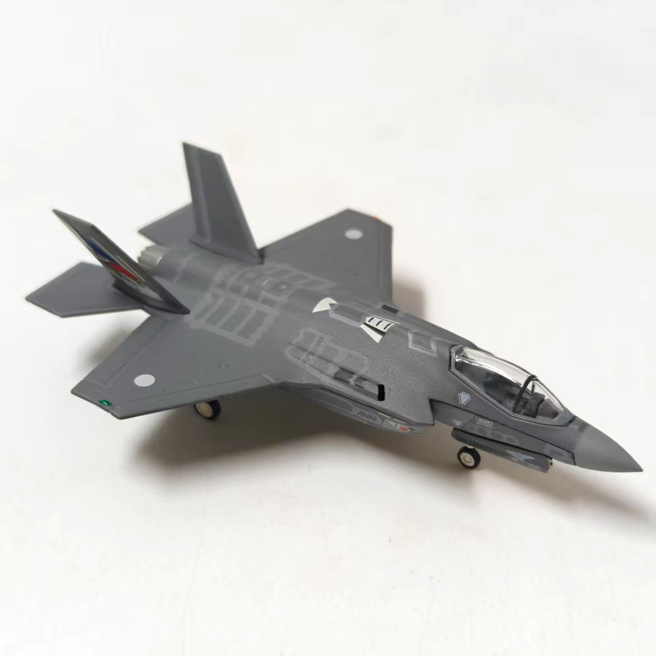 1:400 Herpa Wings 573597 Janpan Air Force F-35 69-8702 Diecast Aircraft Model