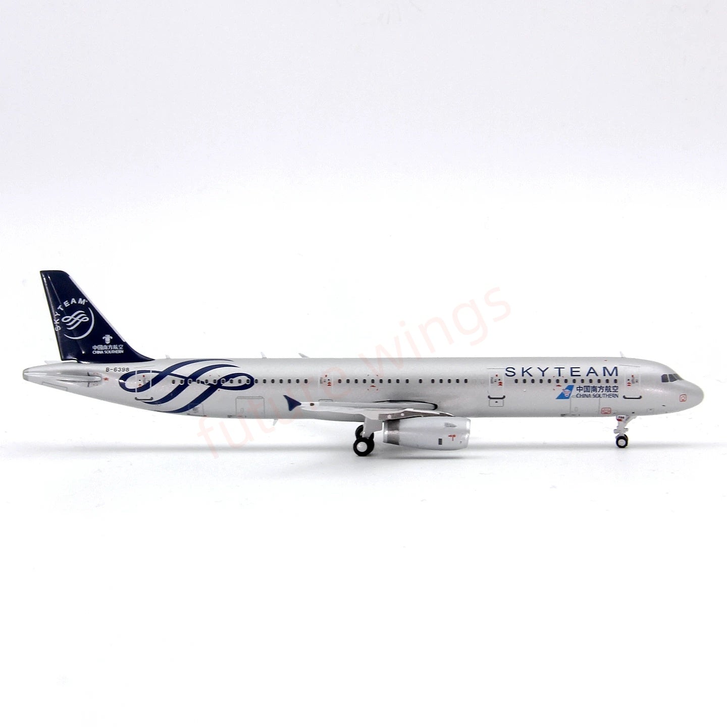 1:400 Geministar China Southern Airlines A321 B-6398 "SKYTEAM" Aircraft Model+Free Tractor
