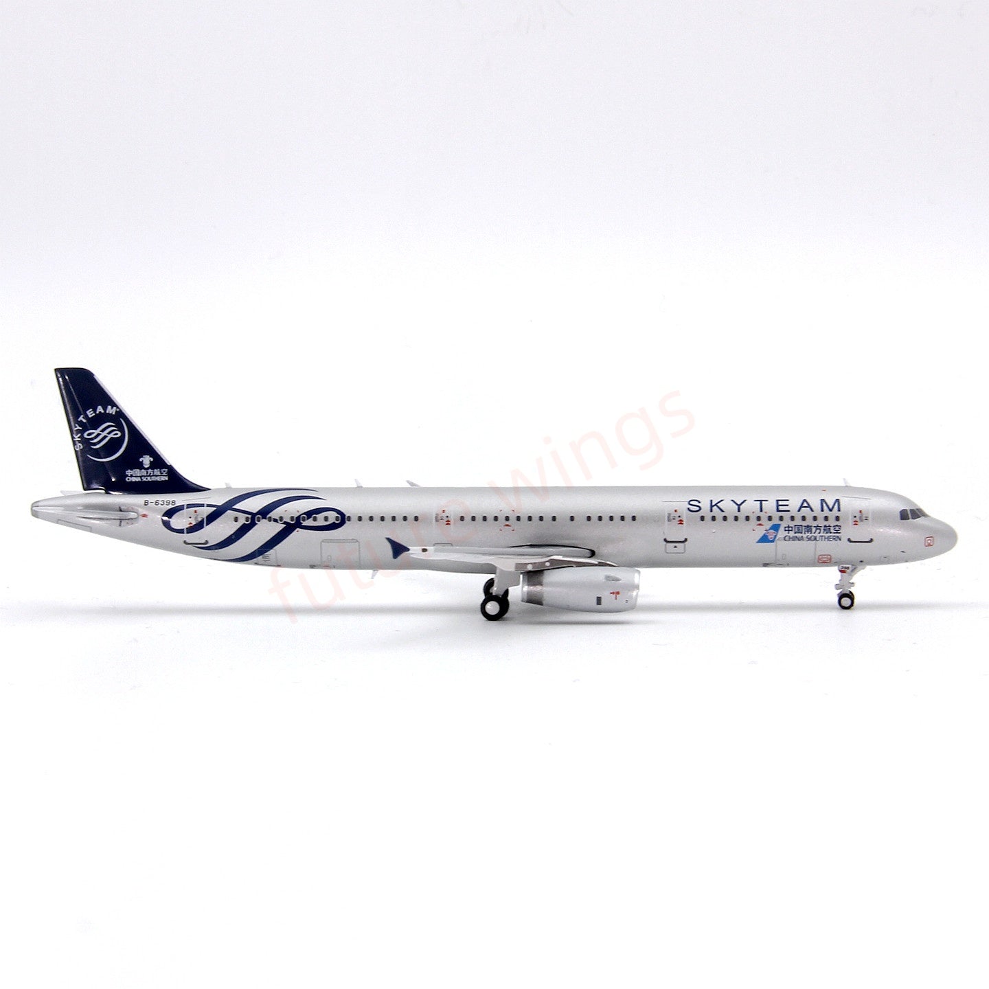 1:400 Geministar China Southern Airlines A321 B-6398 "SKYTEAM" Aircraft Model+Free Tractor