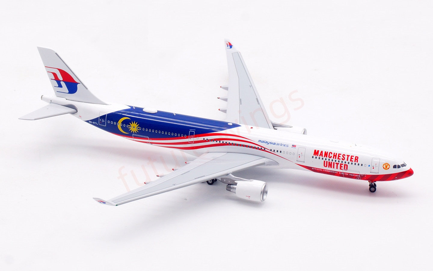 1:400 Aviation400 Malaysia Airlines A330-300 9M-MTL Free Tractor+Stand