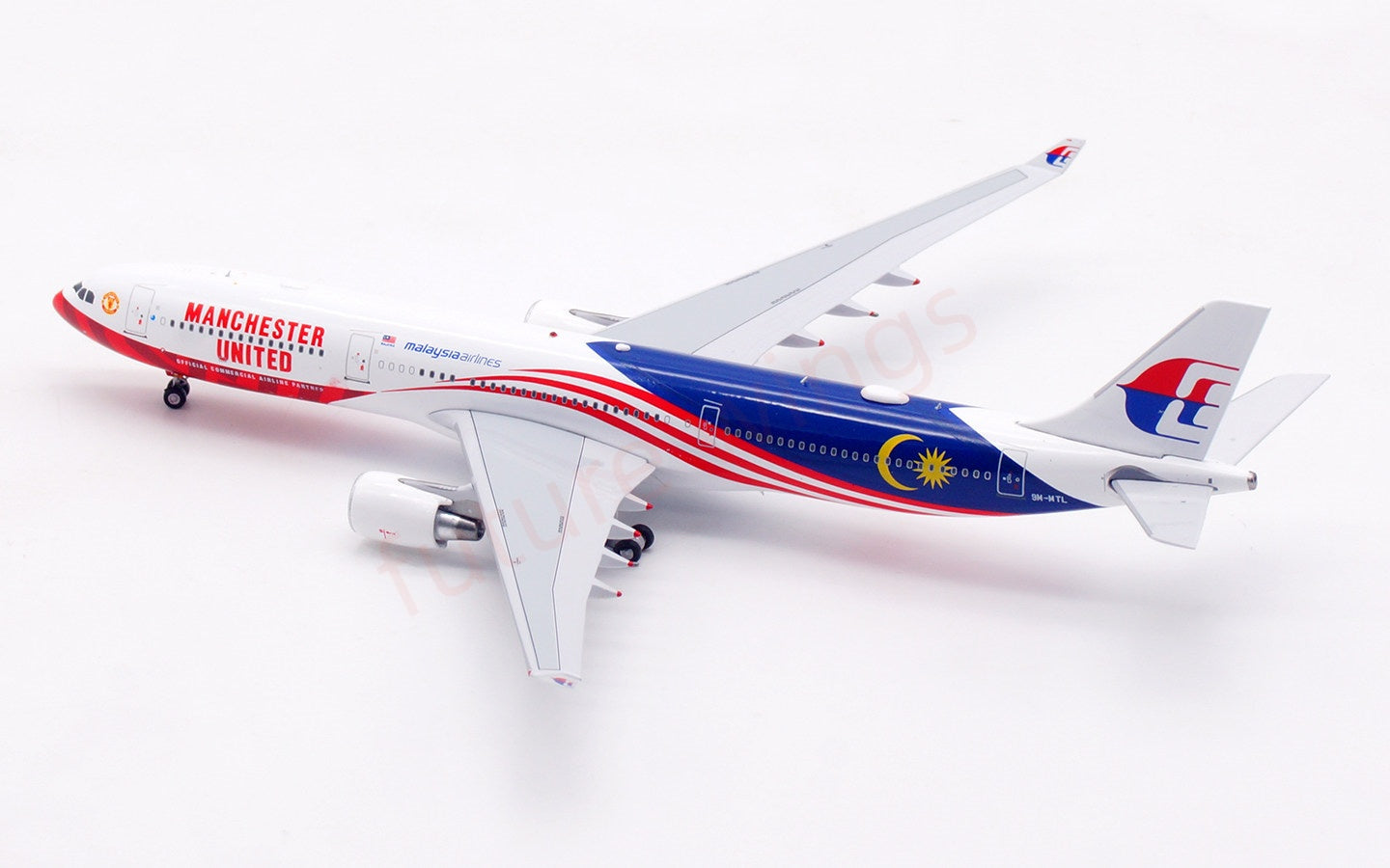 1:400 Aviation400 Malaysia Airlines A330-300 9M-MTL Free Tractor+Stand