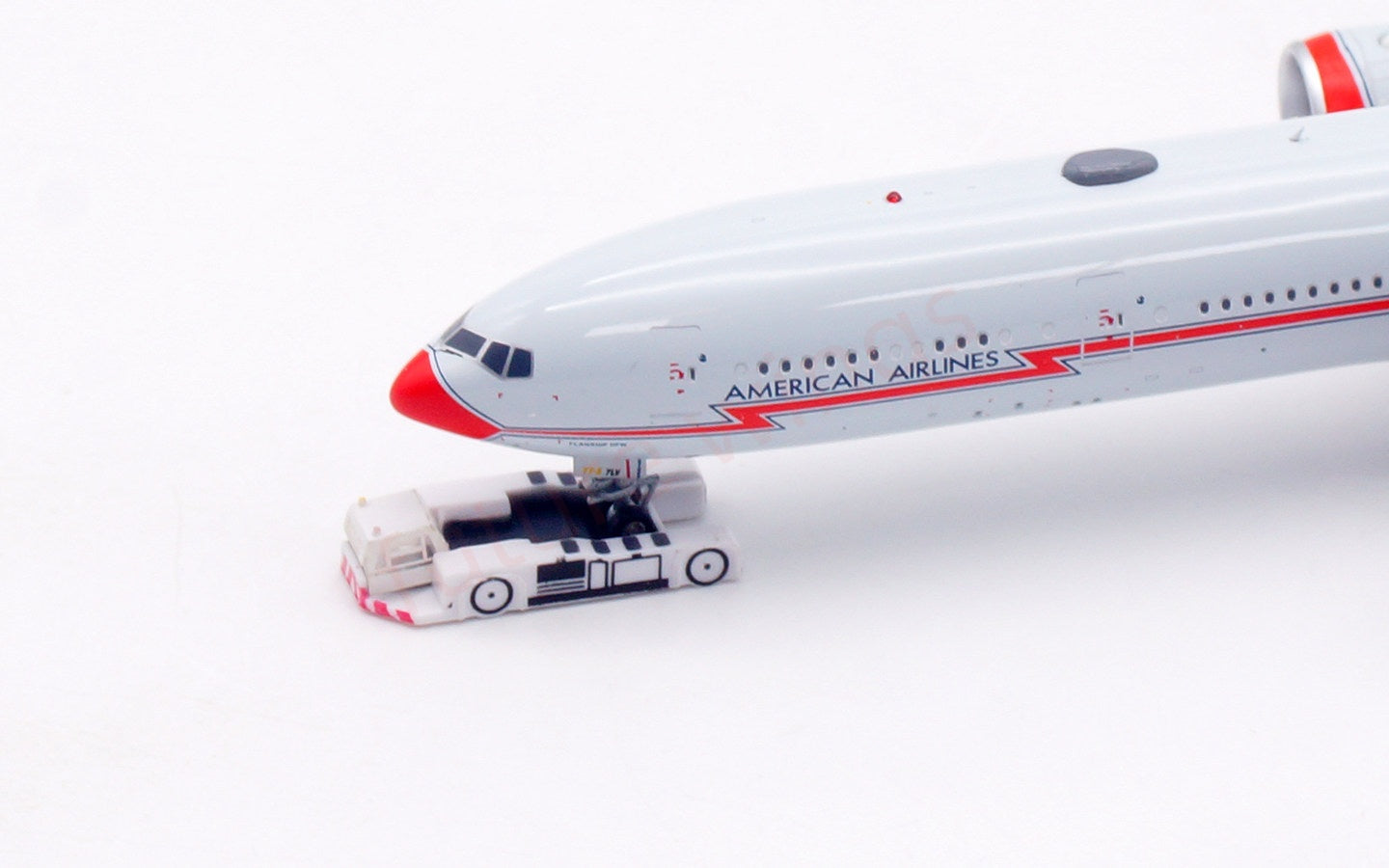 1:400 Aviation400 American Airlines B777-300ER N735AT Free Tractor+Stand