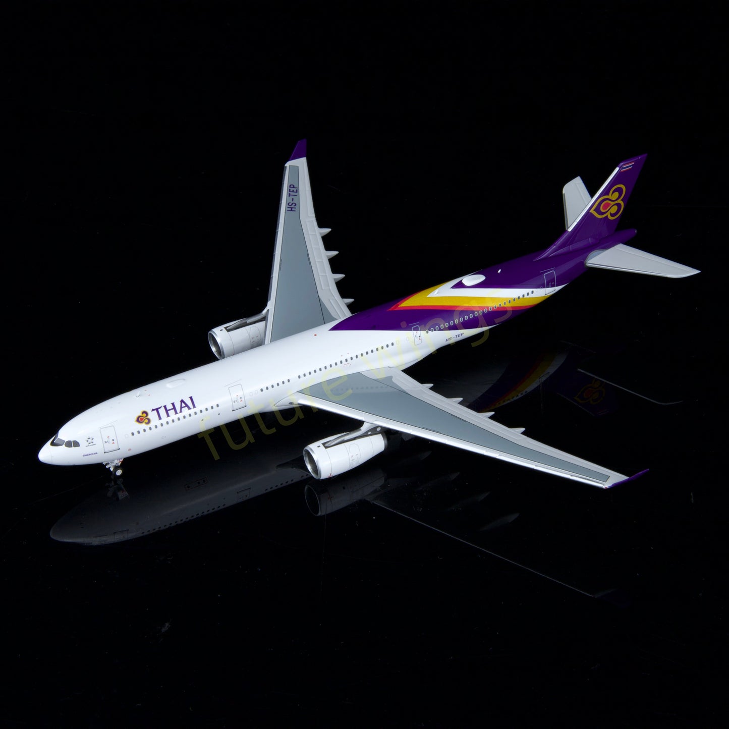 1:400 Kylin Models Thai Airways A330-343 HS-TEP Aircraft Model+Free Tractor