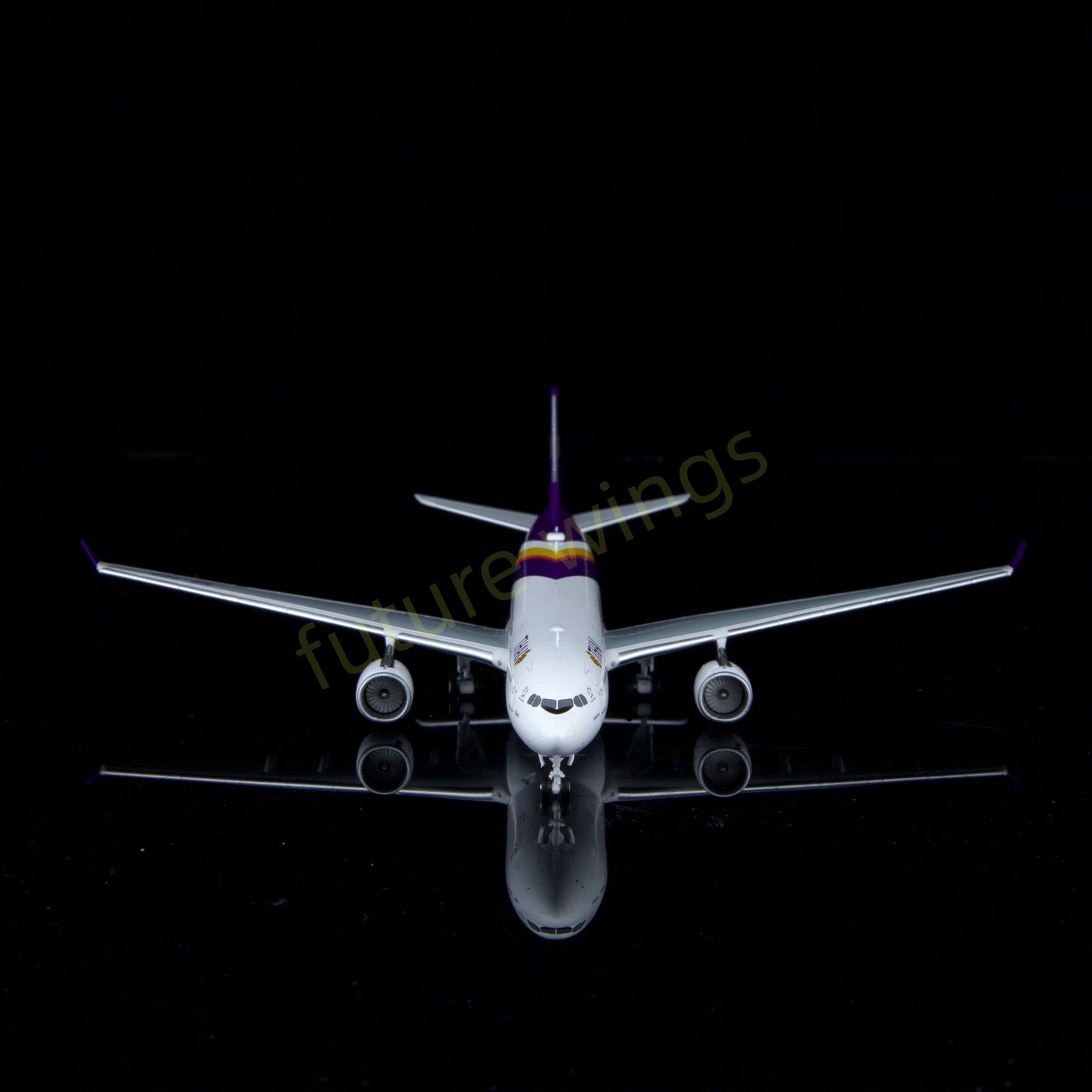 1:400 Kylin Models Thai Airways A330-343 HS-TEP Aircraft Model+Free Tractor
