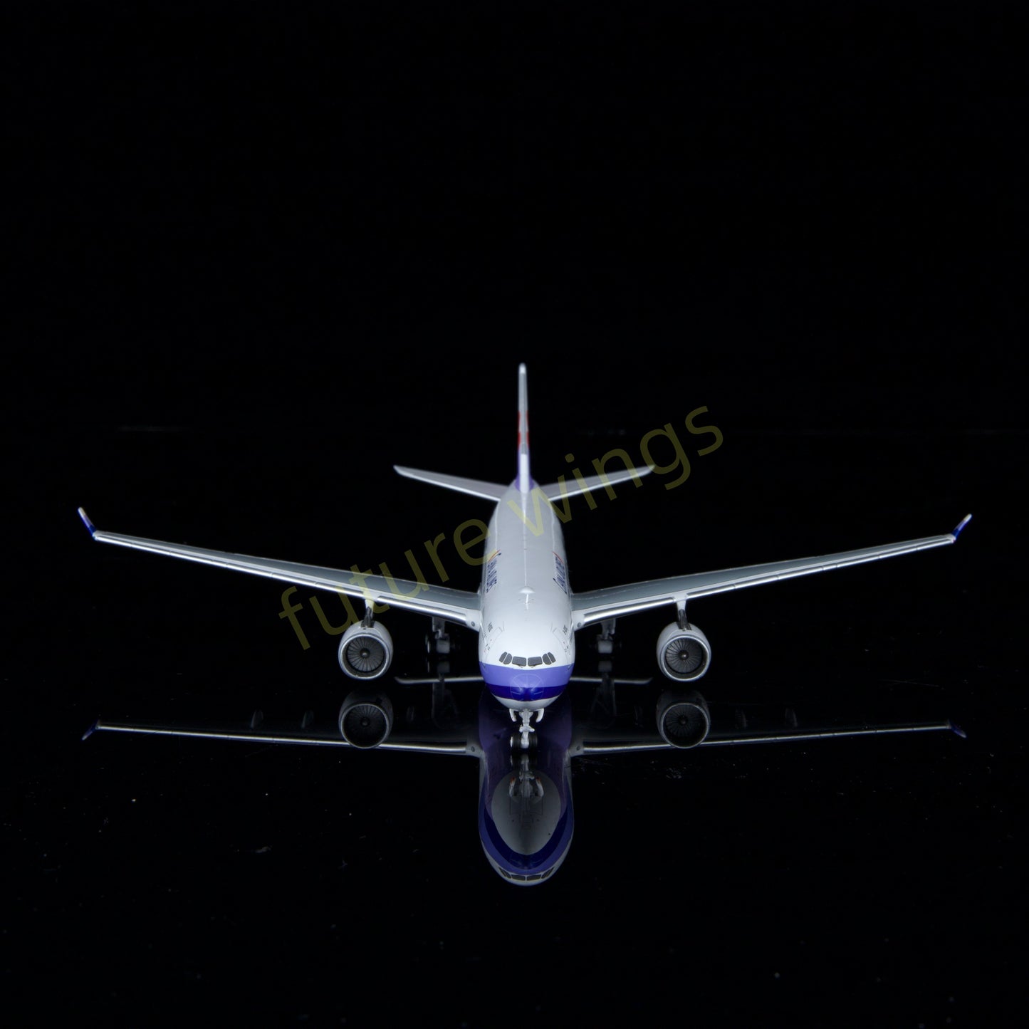1:400 Kylin Models China Airlines A330-343 B-18392 Aircraft Model+Free Tractor