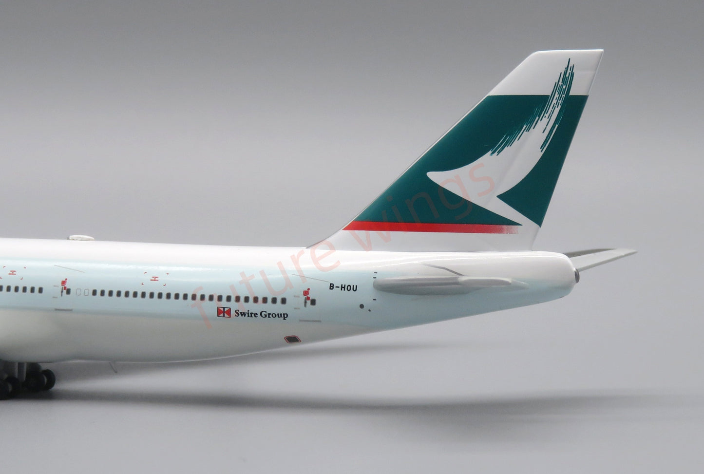 1:400 Apollo Cathay Pacific B747-400 B-HOU Aircraft Model+Free Tractor