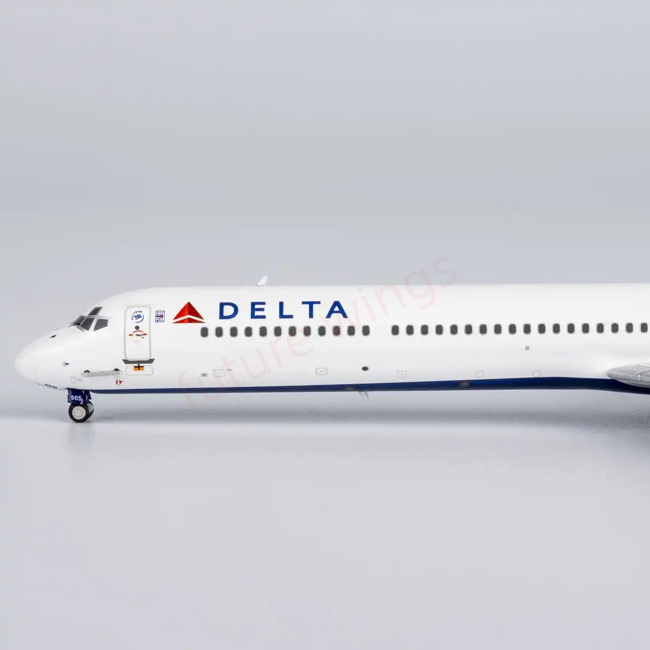 1:400 NG Models NG83013 Delta Airlines McDonnell Douglas MD-88 N905DL+Free Tractor