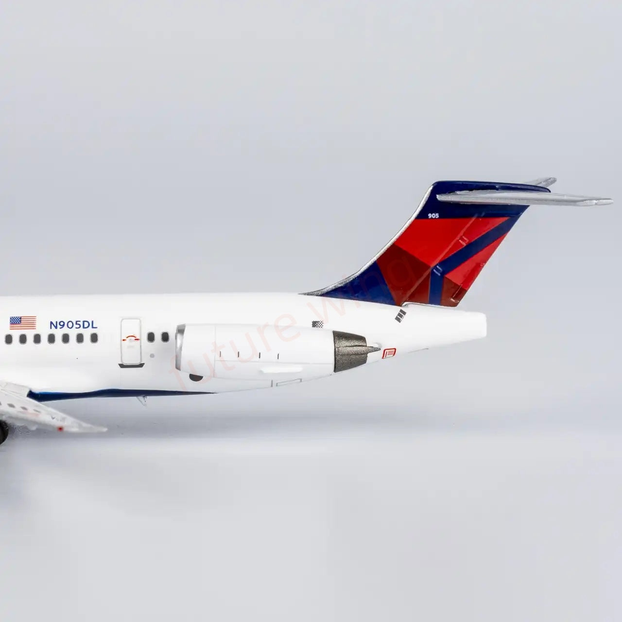 1:400 NG Models NG83013 Delta Airlines McDonnell Douglas MD-88 N905DL+Free Tractor