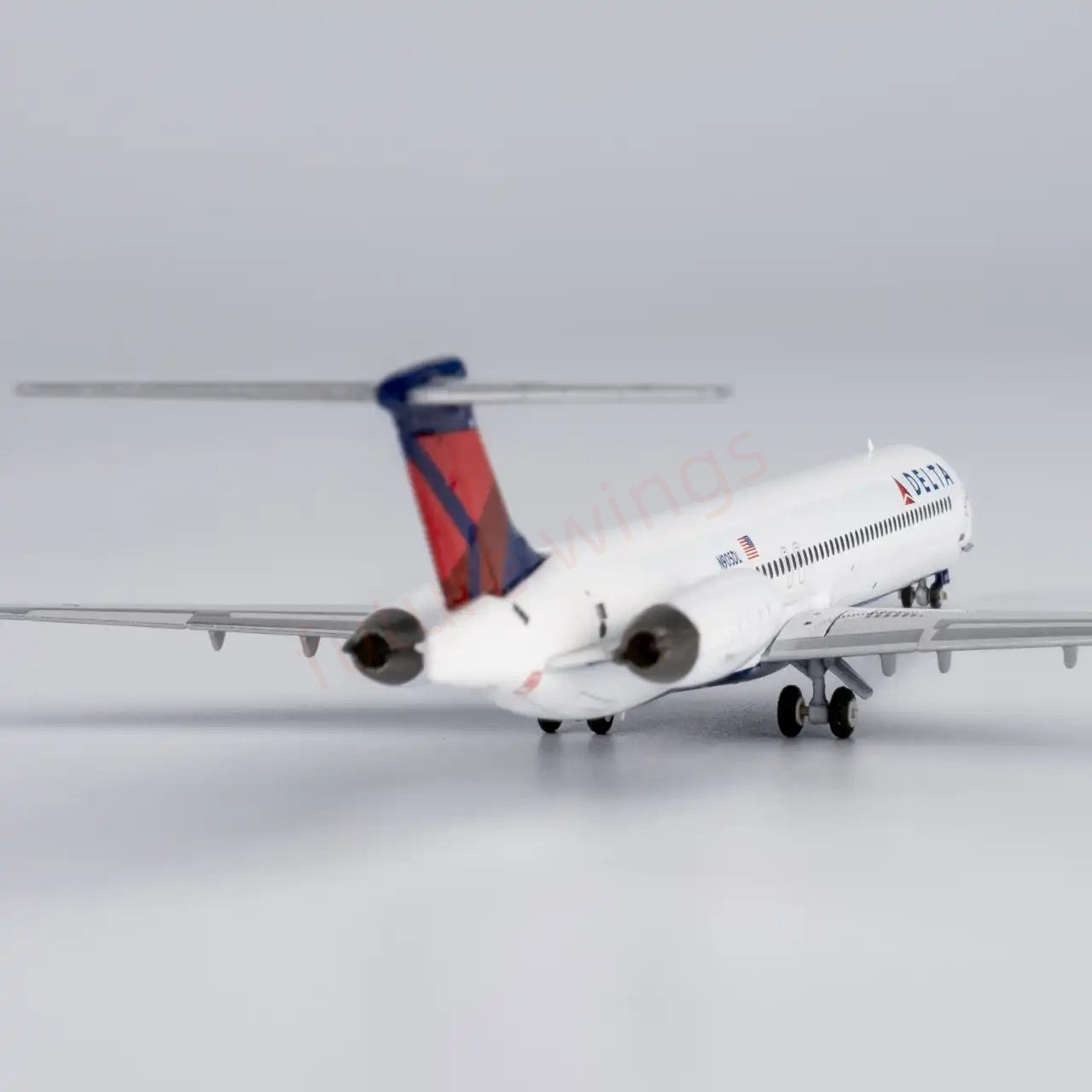 1:400 NG Models NG83013 Delta Airlines McDonnell Douglas MD-88 N905DL+Free Tractor