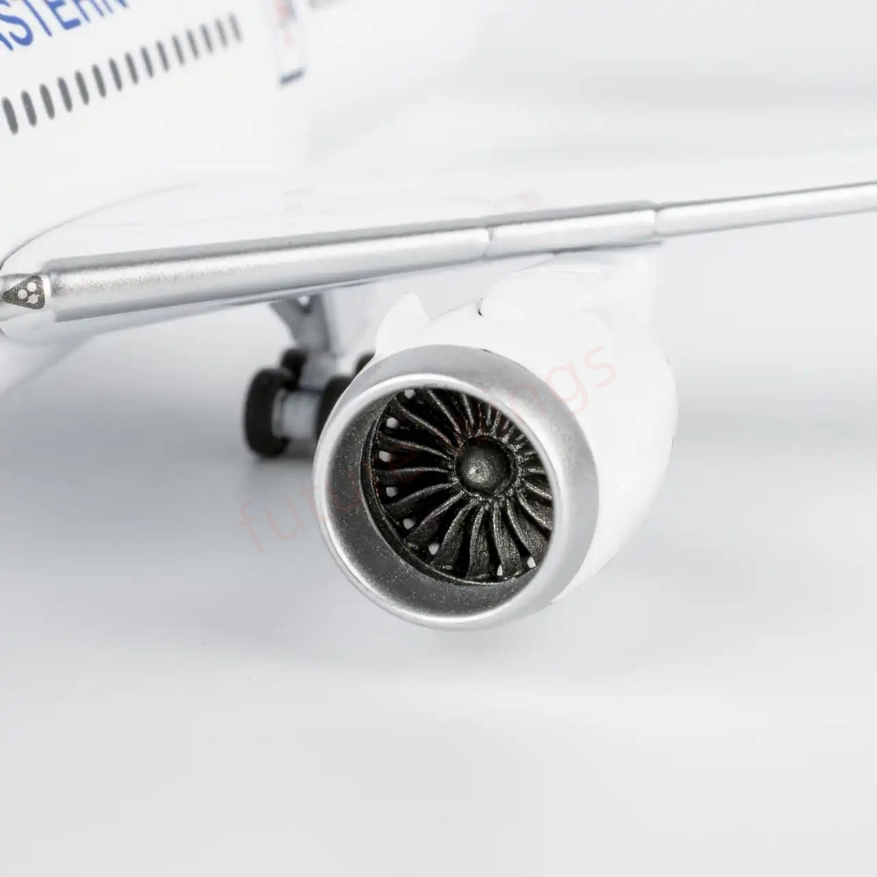 1:400 NG Models NG55139 China Eastern Airlines B787-9 B-208P+Free Tractor