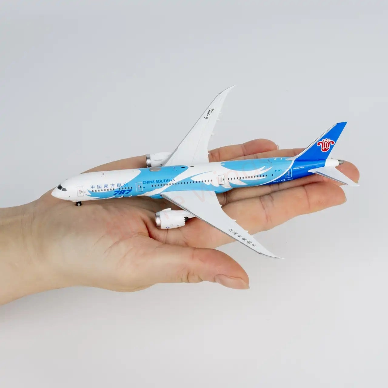 1:400 NG Models NG24179 China Southern Airlines B787-9 B-20EL+Free Tractor