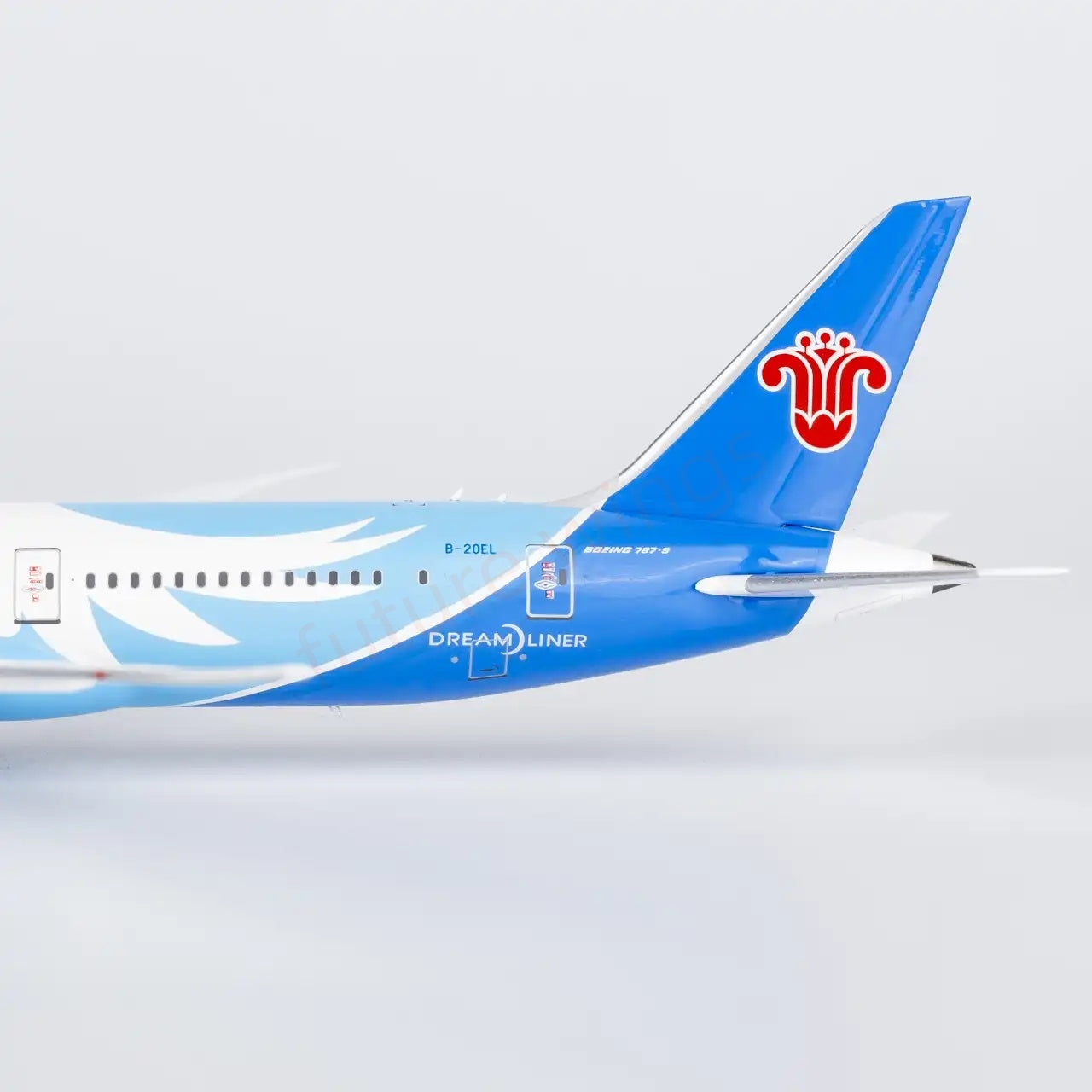 1:400 NG Models NG24179 China Southern Airlines B787-9 B-20EL+Free Tractor
