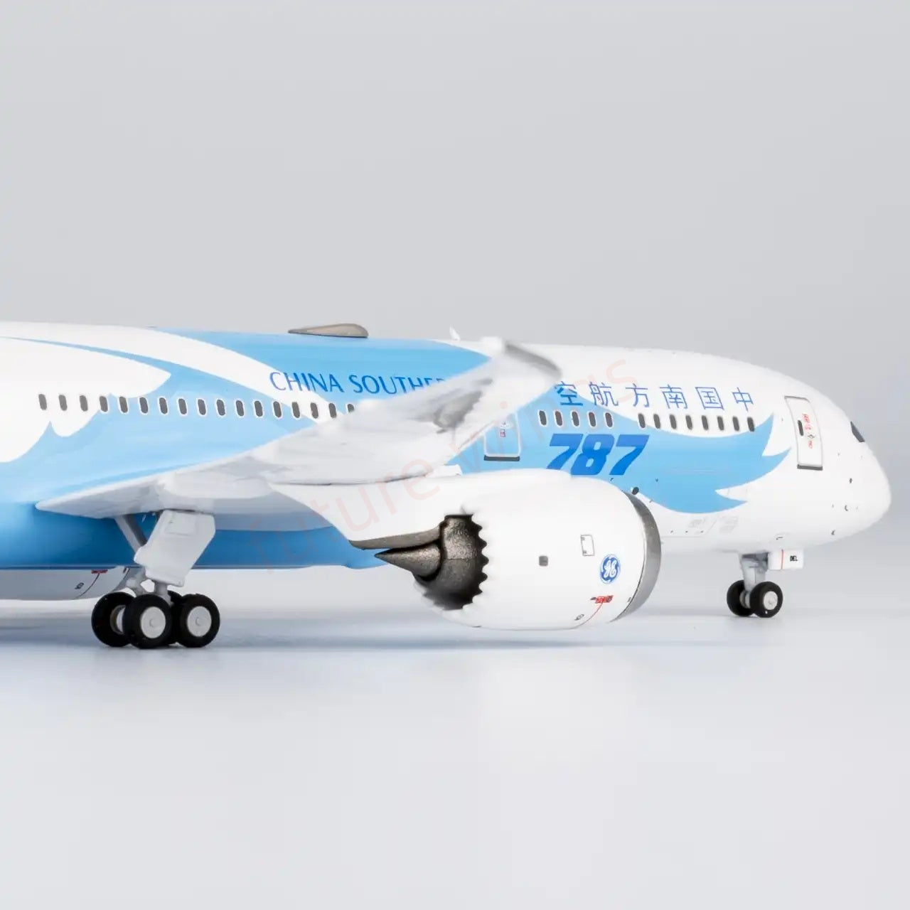 1:400 NG Models NG24179 China Southern Airlines B787-9 B-20EL+Free Tractor