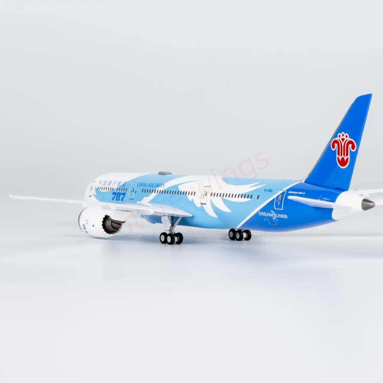 1:400 NG Models NG24179 China Southern Airlines B787-9 B-20EL+Free Tractor