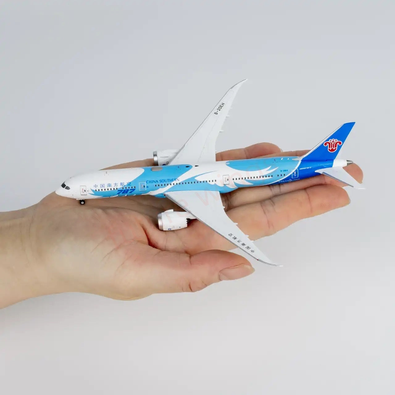1:400 NG Models NG24178 China Southern Airlines B787-9 B-20EH+Free Tractor