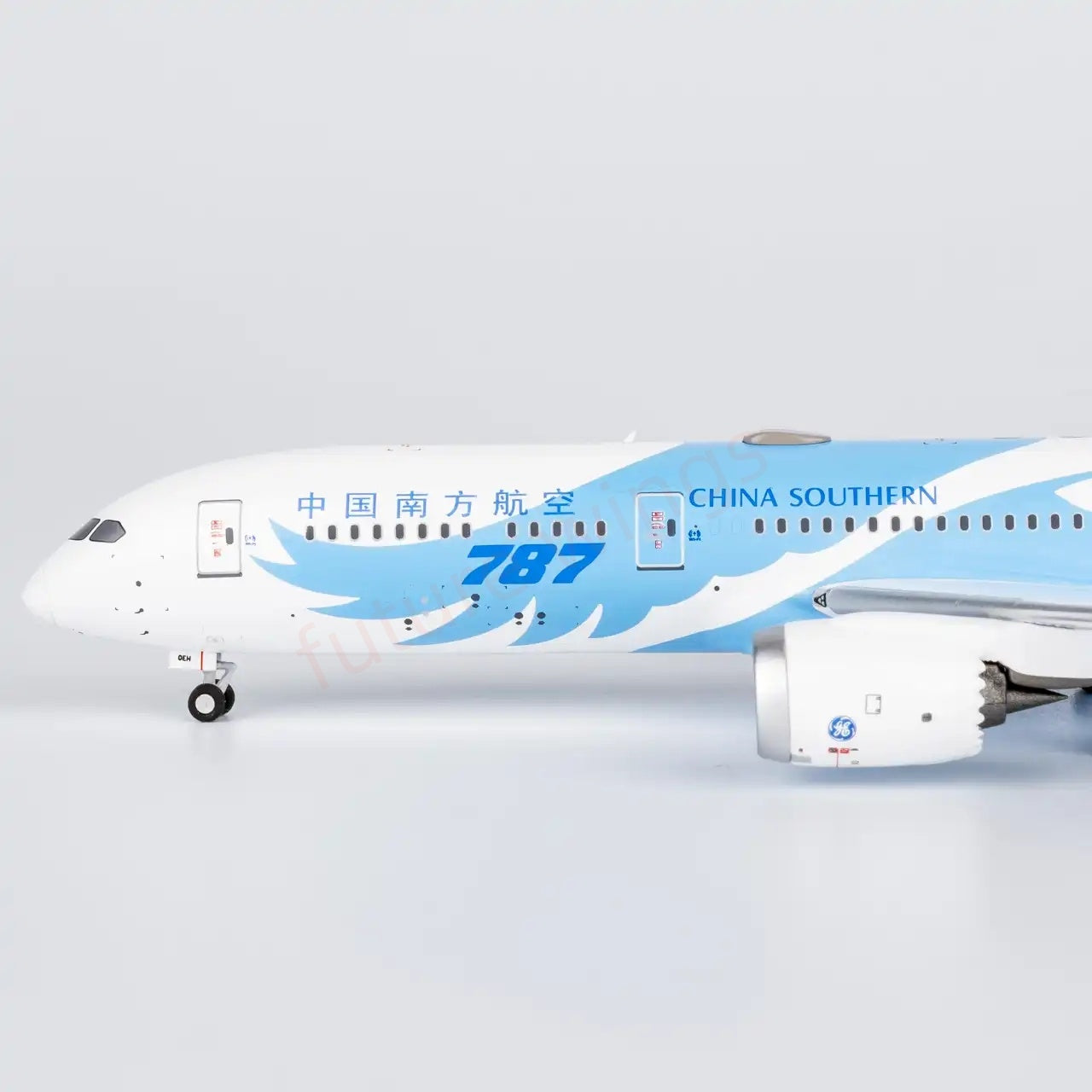 1:400 NG Models NG24178 China Southern Airlines B787-9 B-20EH+Free Tractor