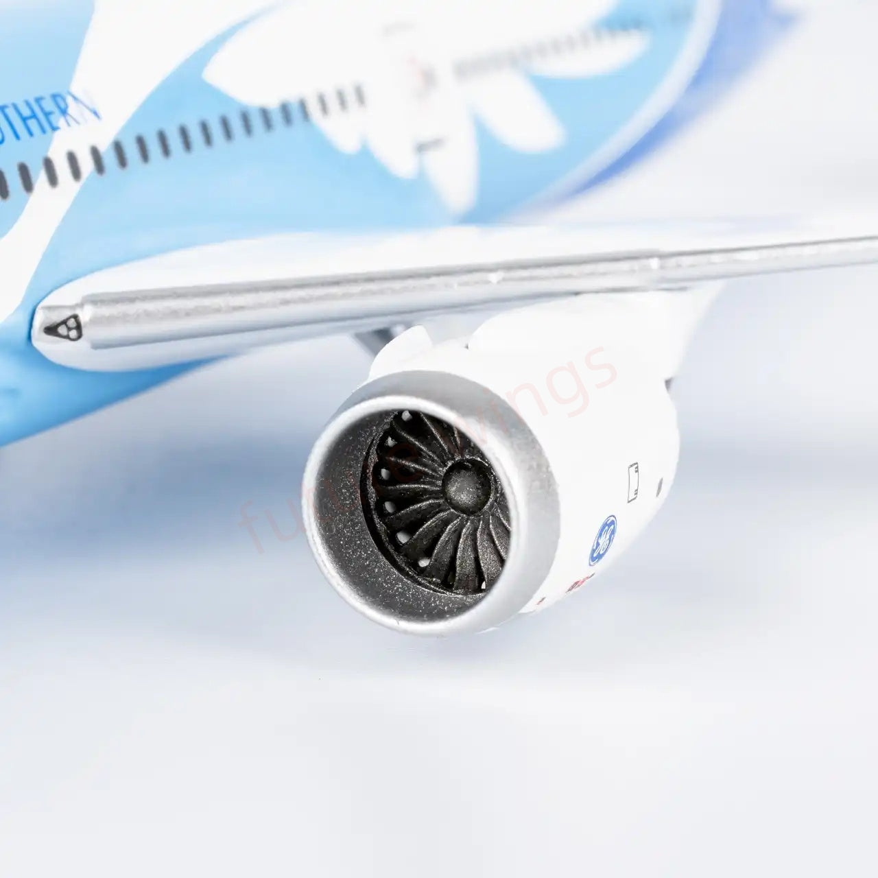 1:400 NG Models NG24178 China Southern Airlines B787-9 B-20EH+Free Tractor