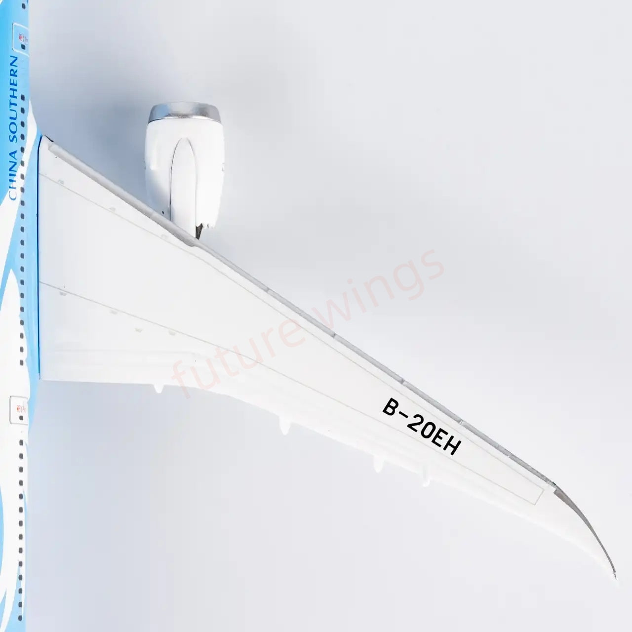 1:400 NG Models NG24178 China Southern Airlines B787-9 B-20EH+Free Tractor