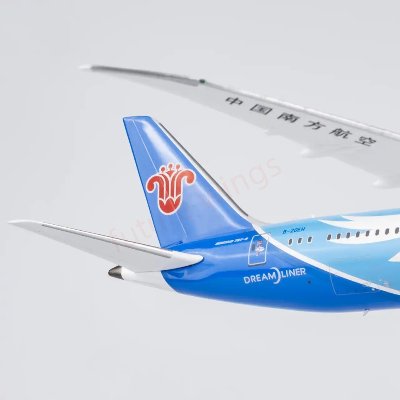 1:400 NG Models NG24178 China Southern Airlines B787-9 B-20EH+Free Tractor