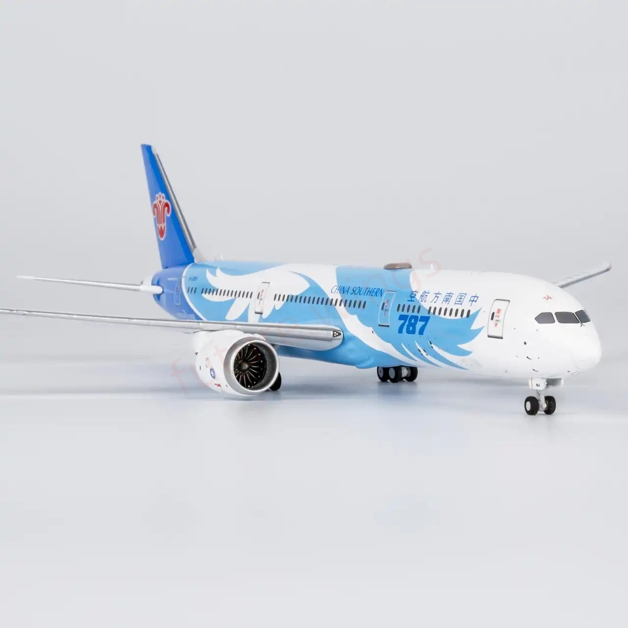 1:400 NG Models NG24178 China Southern Airlines B787-9 B-20EH+Free Tractor