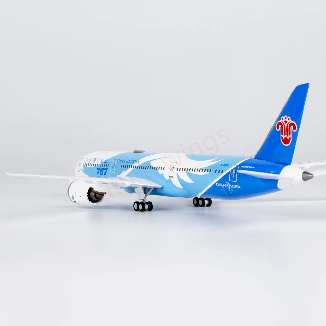 1:400 NG Models NG24178 China Southern Airlines B787-9 B-20EH+Free Tractor