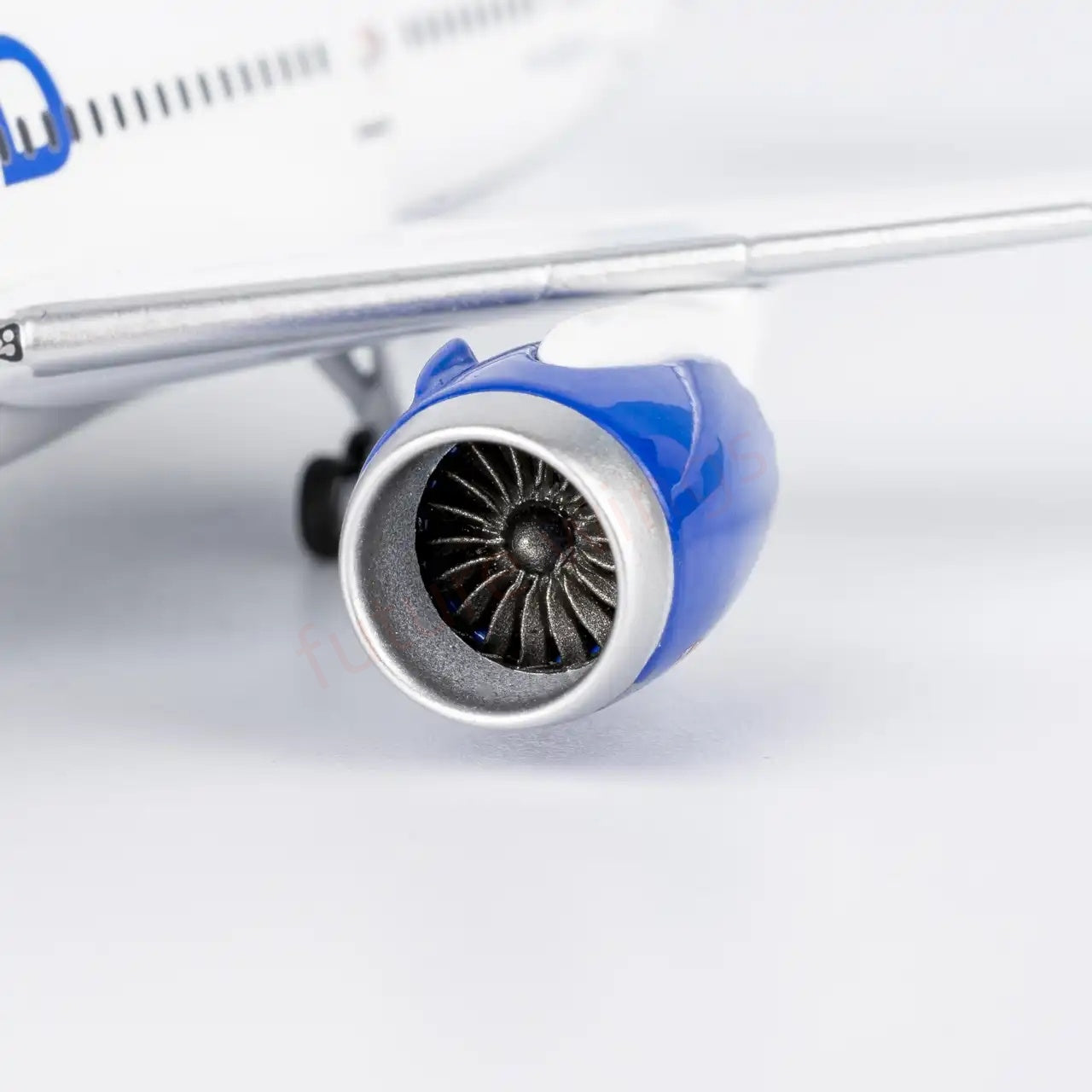 1:400 NG Models NG59033 United Airlines B787-8 N30913 Aircraft Model+FreeTractor