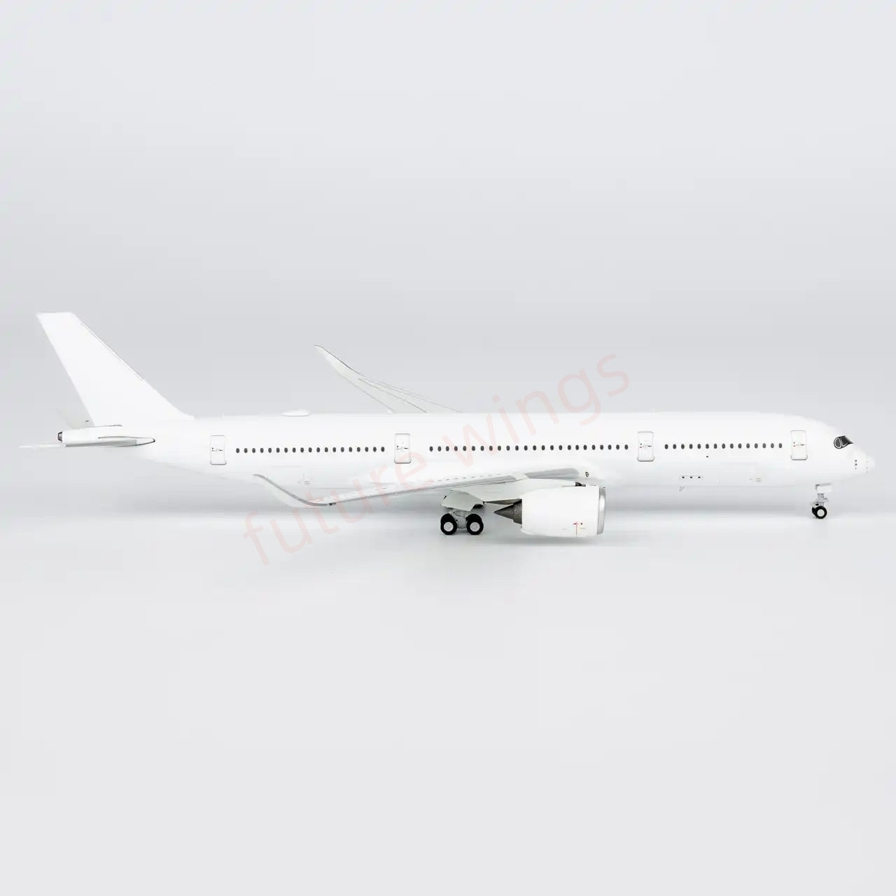 1:400 NG Models NG39051 A350-900 Blank Aircraft Model+Free Tractor