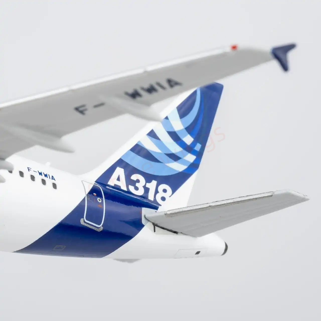 1:400 NG Models NG48018 Airbus A318-100 F-WWIA Aircraft Model+Free Tractor