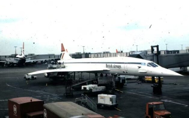 (Very Rare)1:200 KJ Models(JC Wings) Singapore Airlines and British Airways Dual-livery Concorde G-BOAD Aircraft Model