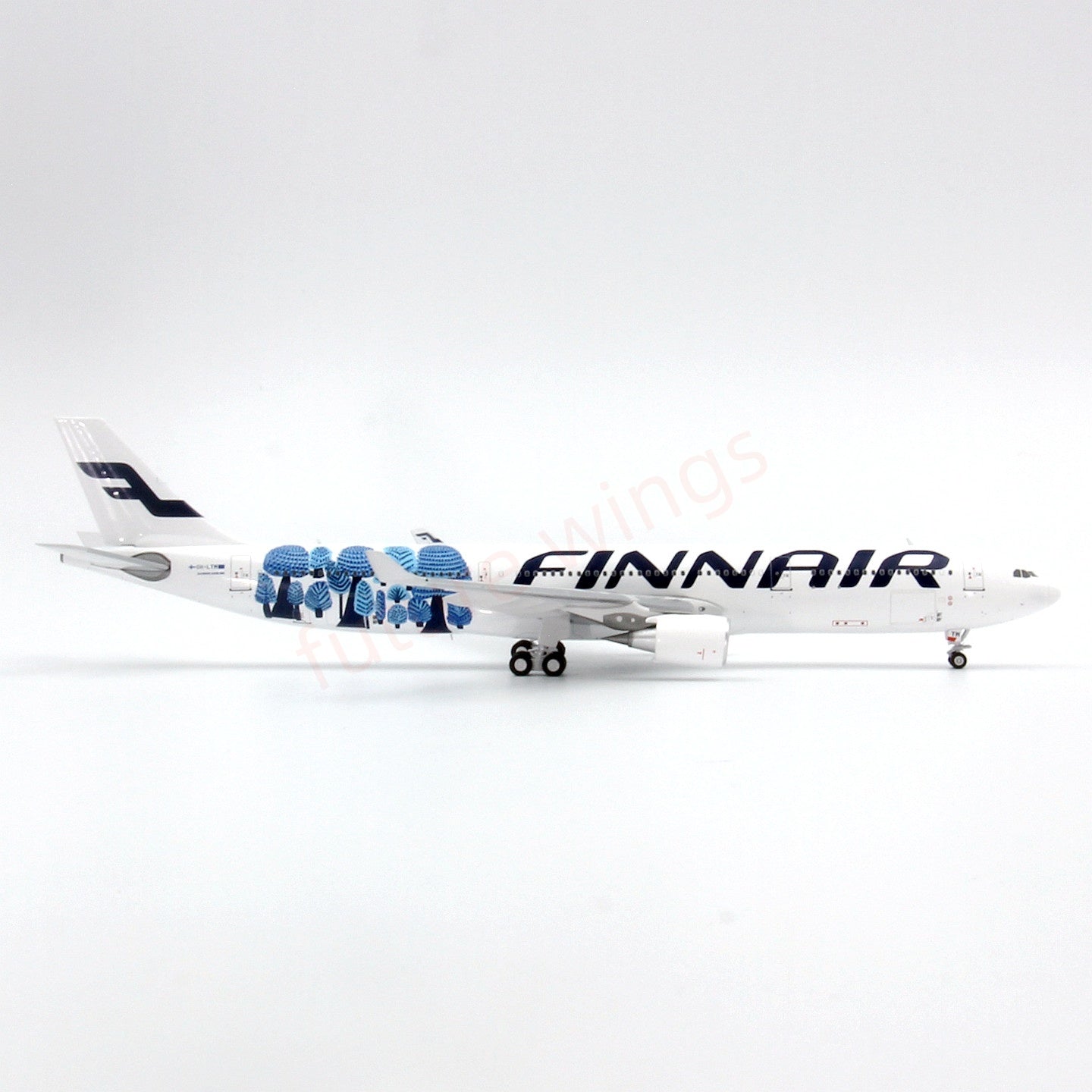 1:400 Z² Model Finnair A330-300 OH-LTM Aircraft Model+Free Tractor