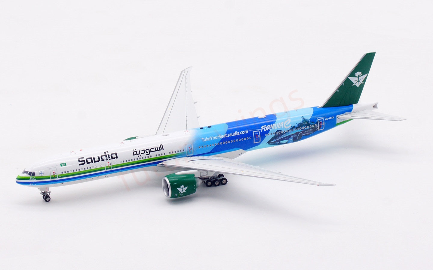 1:400 Aviation400 Saudia B777-300ER HZ-AK43 Free Tractor+Stand