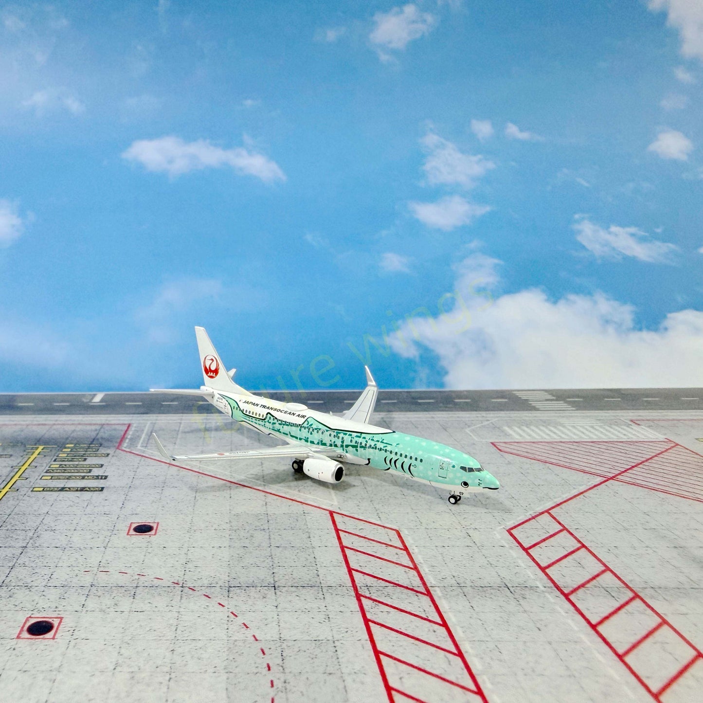 1:400 C MODEL C0065 Japan Transocean Air B737-800 JA07RK Aircraft Model+Free Tractor