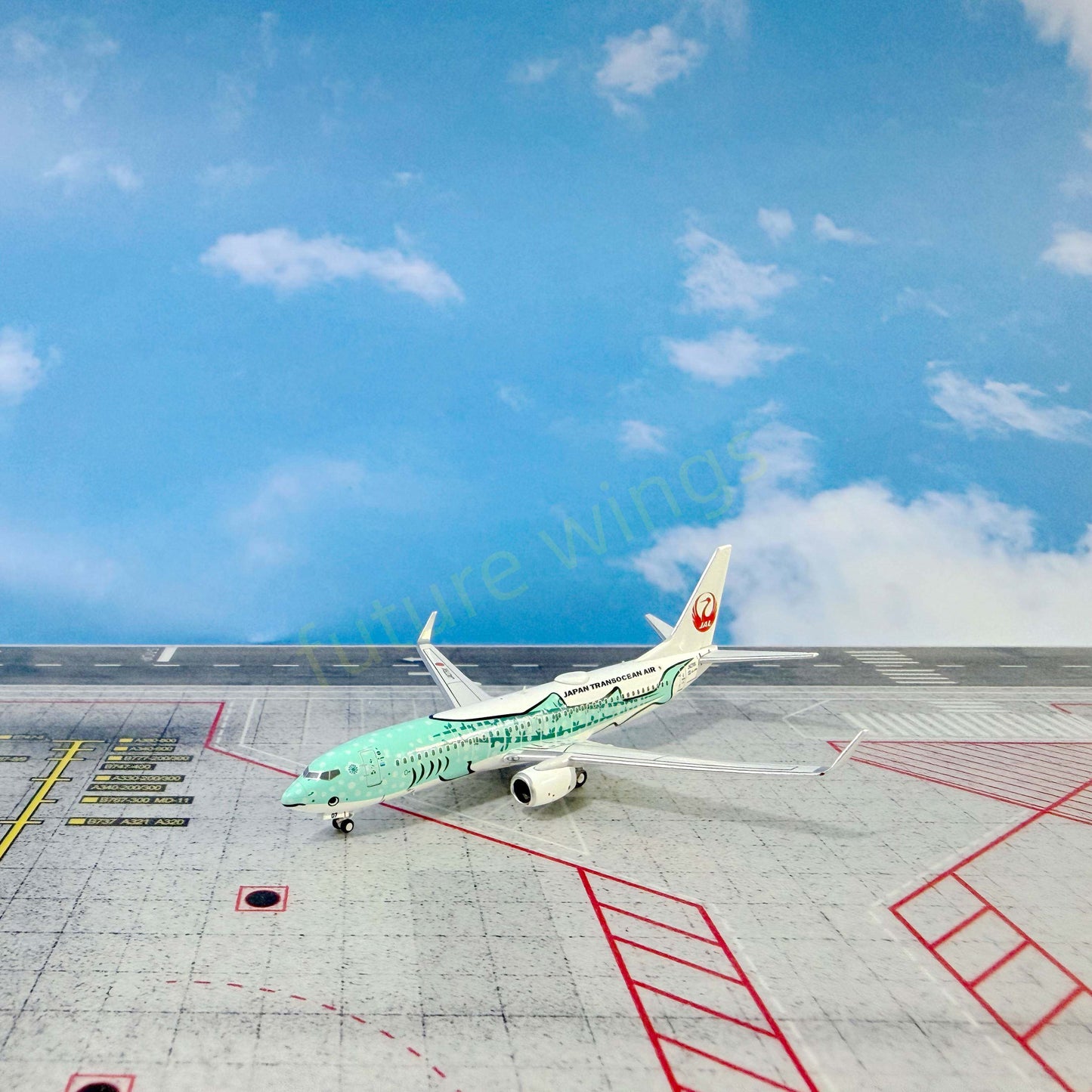1:400 C MODEL C0065 Japan Transocean Air B737-800 JA07RK Aircraft Model+Free Tractor